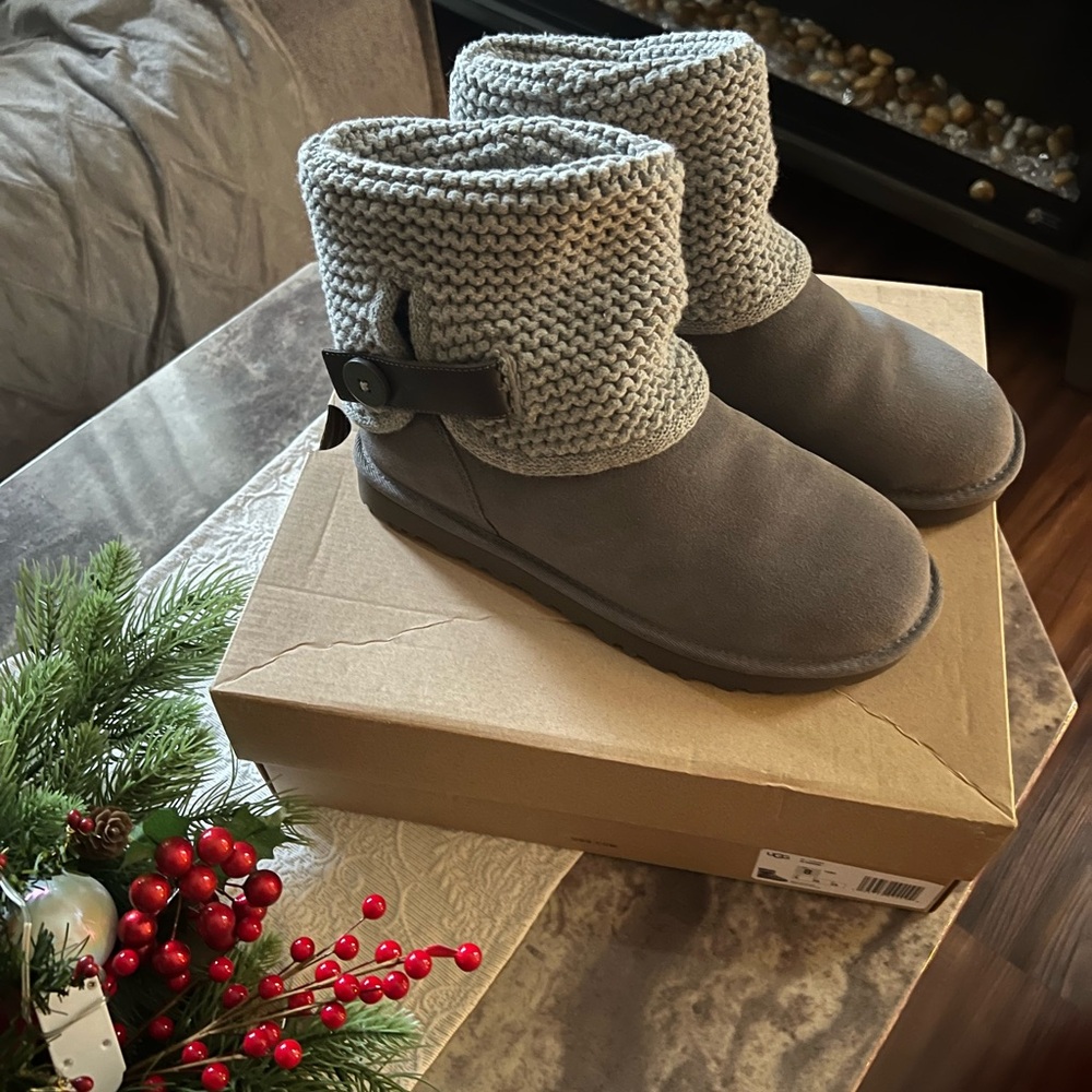 UGG women’s Shaina Boots